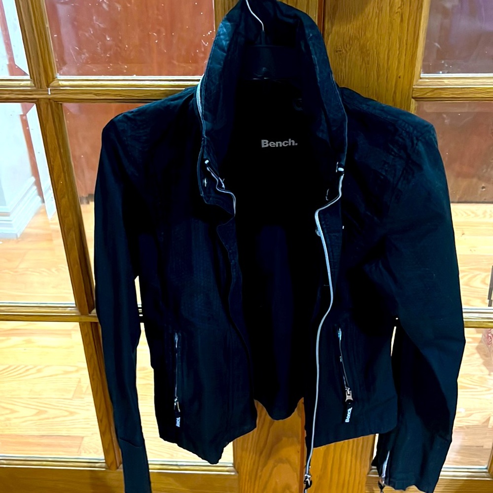 Pre-Owned Women Black Jacket, size Small, in black in the excellent condition.